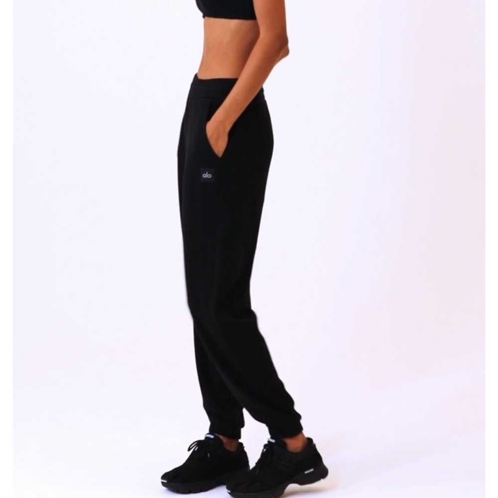 ALO Yoga Women's Waffle Weekend Escape Jogger black